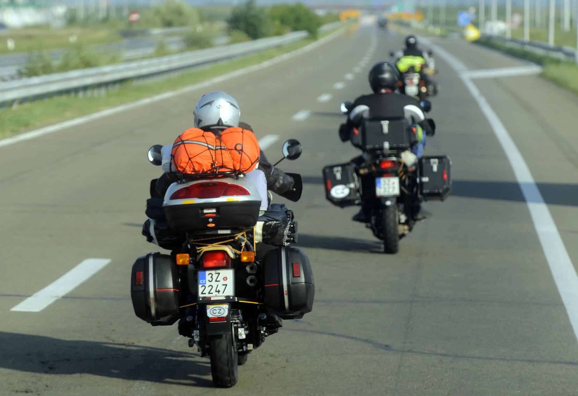 Strach przed jazdą autostradą – czy można jechać na niej wolniej, niż 140 km/h? [PRZEPISY, MANDAT KARNY]