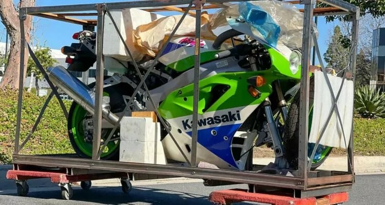 Nowiuteńkie Kawasaki ZXR750K z 1992 roku sprzedane za 70 000 dolarów
