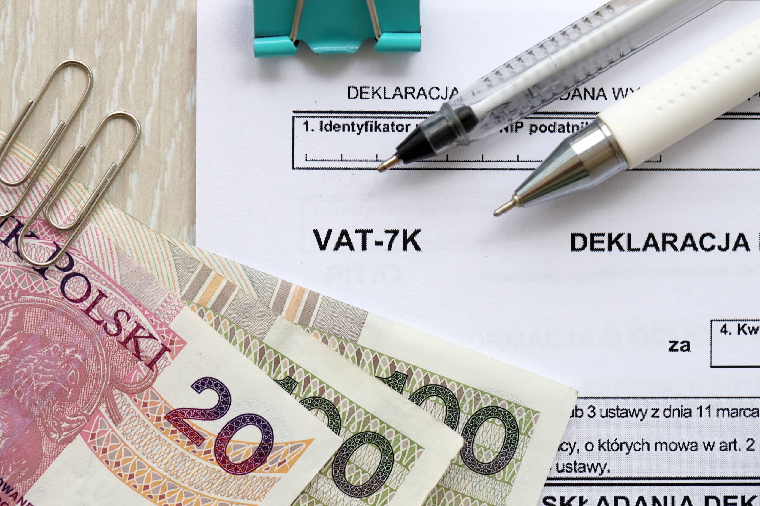 Odliczenie VAT od samochodu, motocykla i motoroweru. Zasady, różnice, i trudności dla przedsiębiorców.
