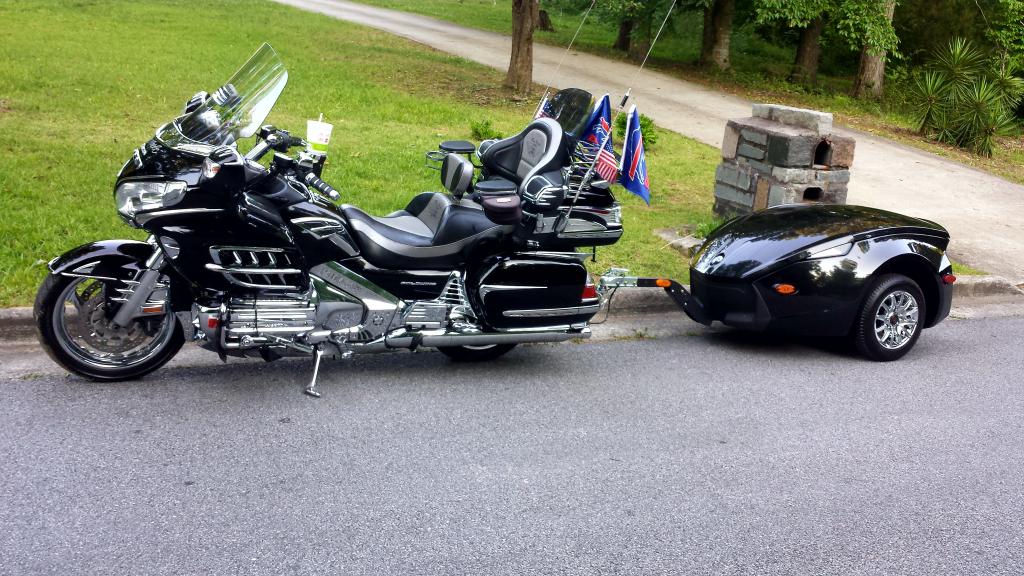 Czy motocyklem można ciągnąć przyczepę? [PRZEPISY, REGULACJE, PRAWO]