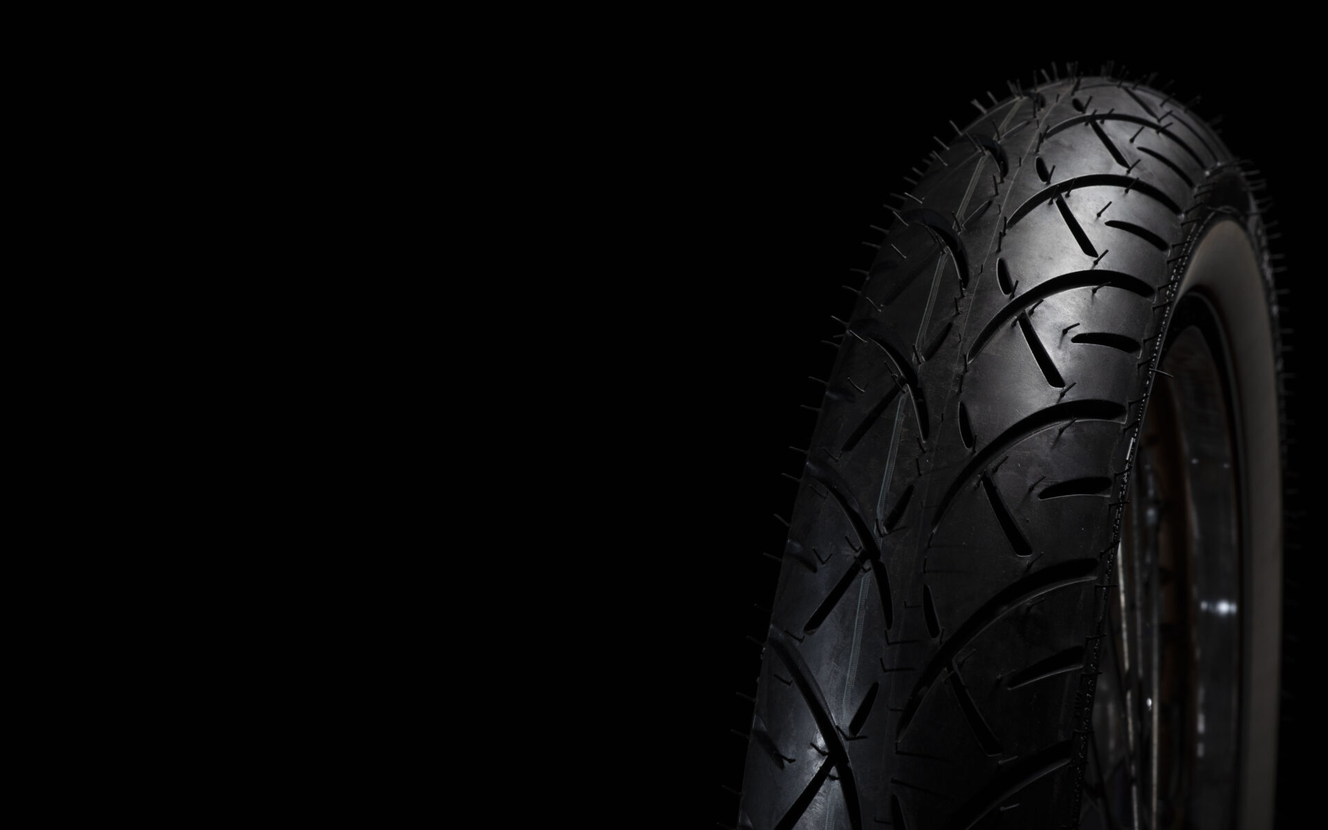 Czy można wyrzucić opony motocykla do śmietnika?