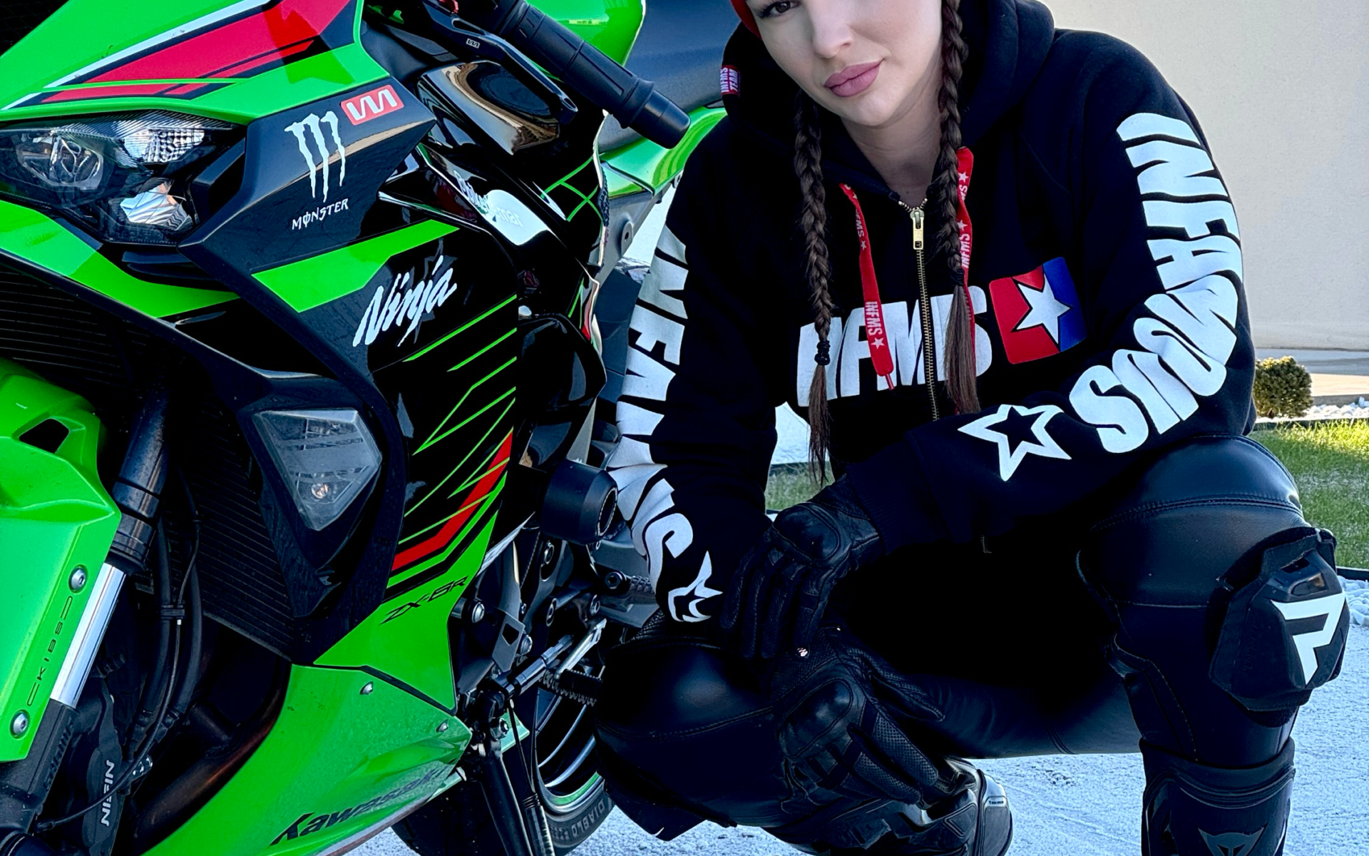 Wjazd motocyklem na szczyt stoku narciarskiego: czy to możliwe?