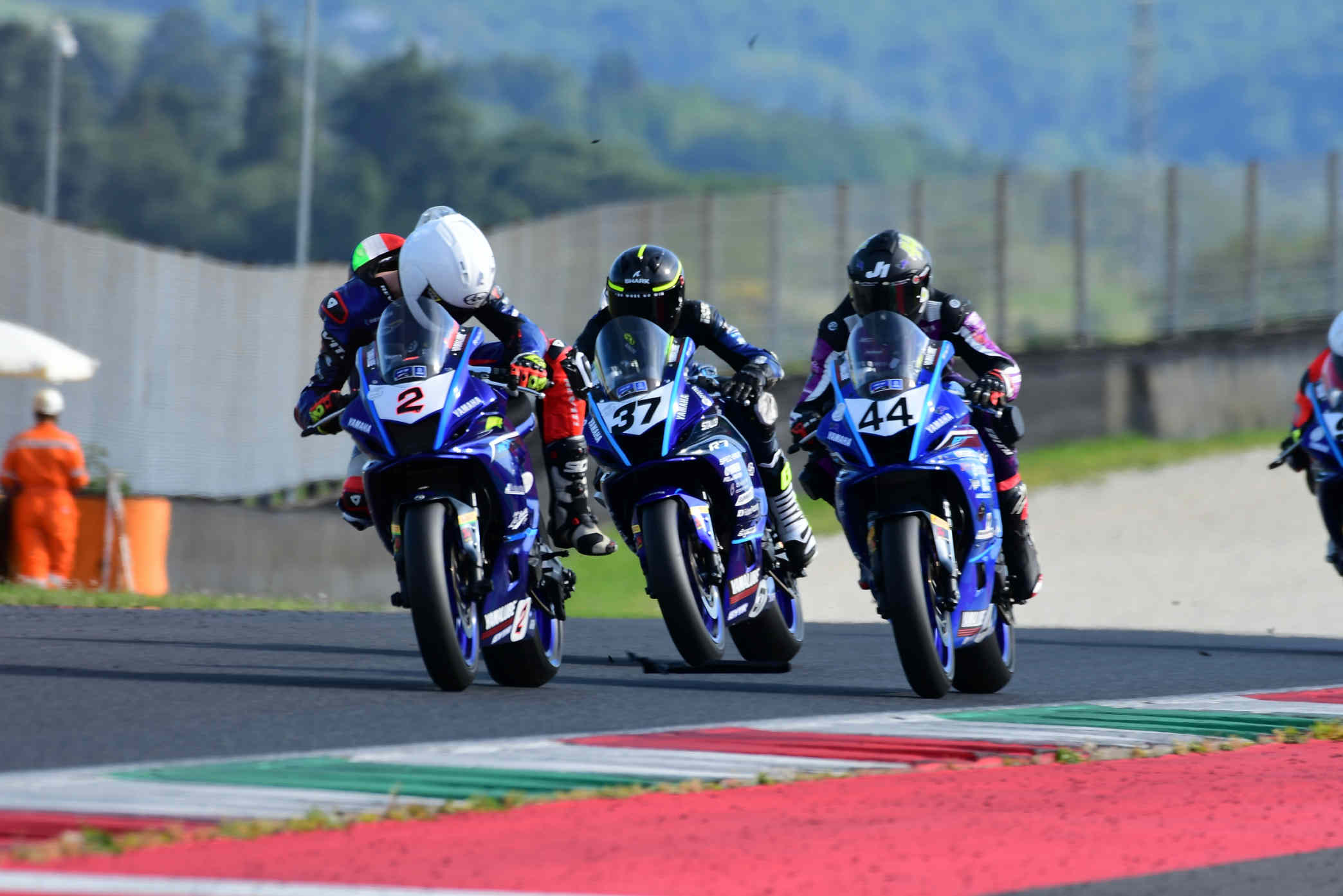 Jakub Belak z progresem na Mugello – solidny występ w Rundzie 2 Yamaha R7 Cup Italy