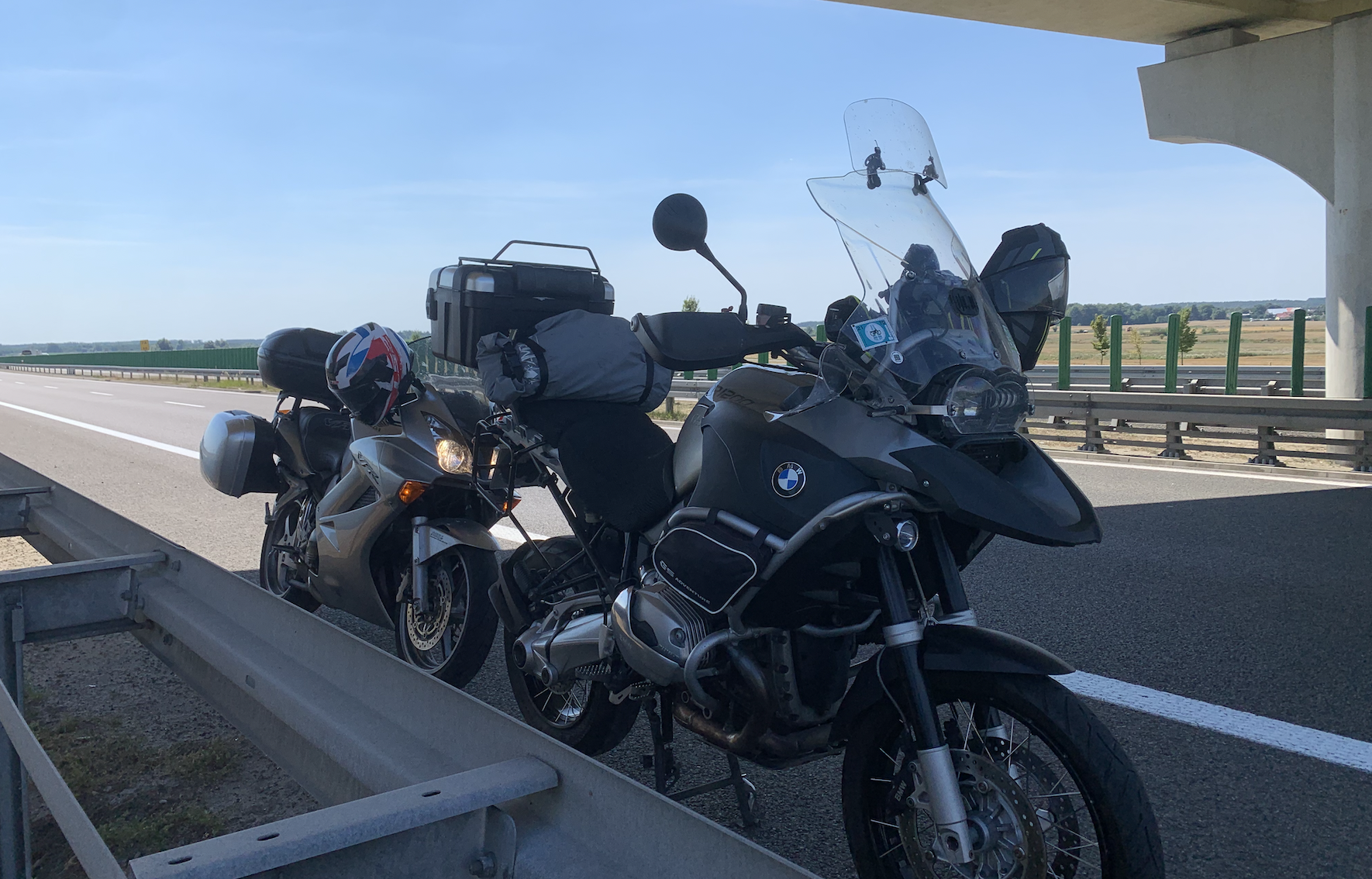 Gadżet za 100 zł, bez którego nie ruszam się w motocyklową podróż. Każdy awaryjnie powinien go mieć [PORADNIK]