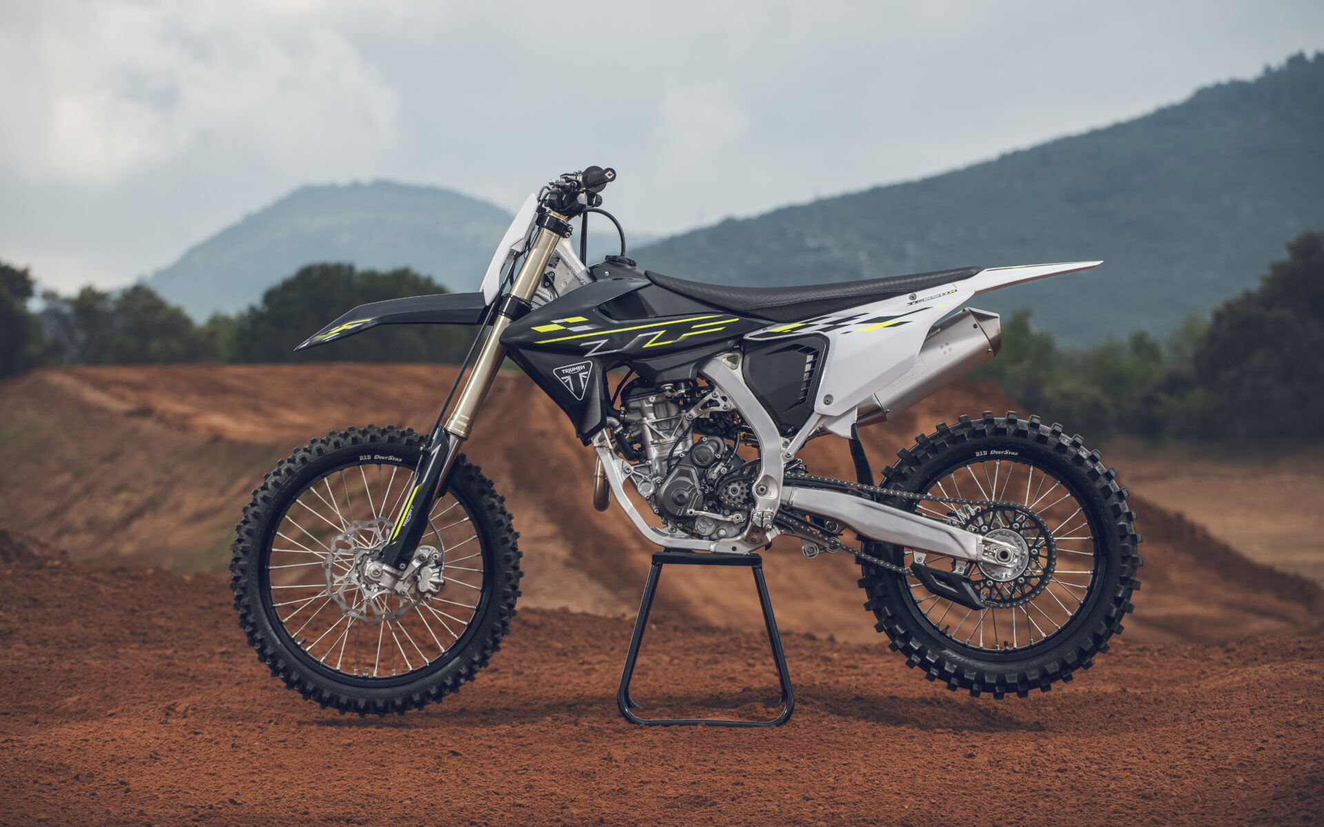 Triumph TF 250-X 2026 – konkretne zmiany dla lepszych osiągów na torze. Poczuj się jak zawodnik