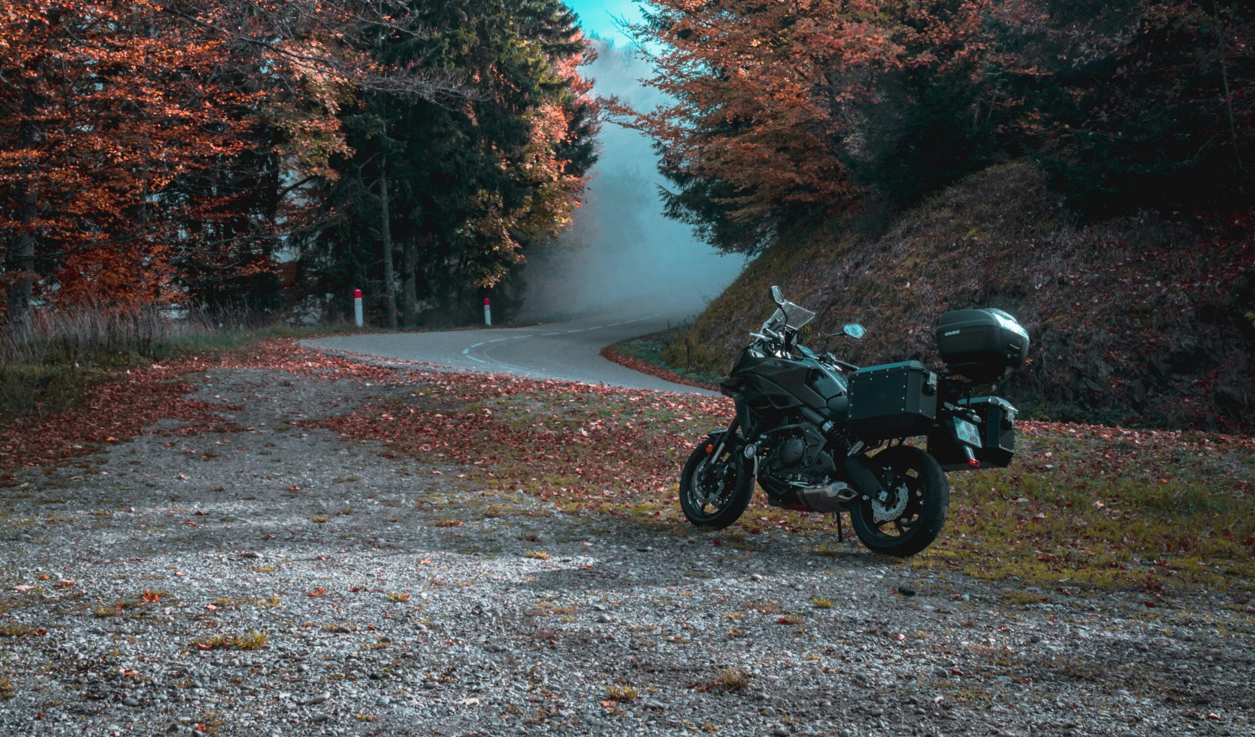 Jesień na motocyklu. O czym warto pamiętać?