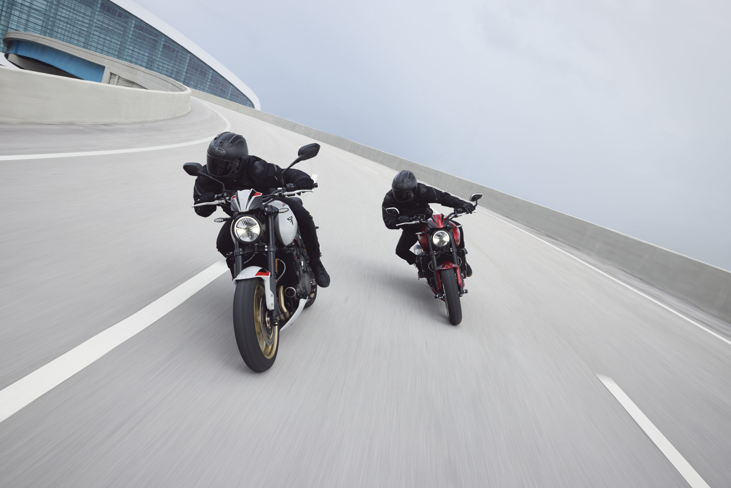 ナツメ Trident_800_Family_MY26_03503_