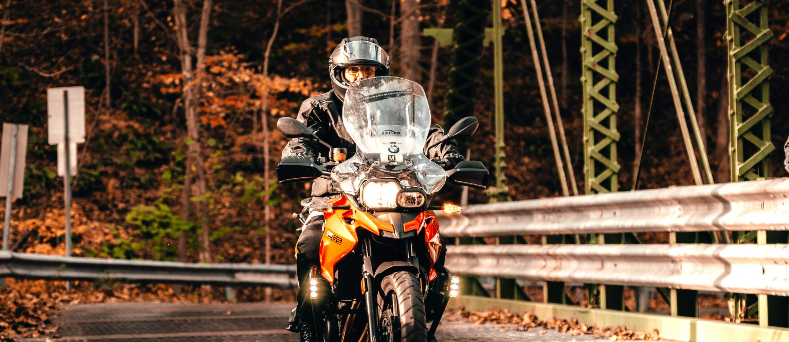 Najlepsze kurtki motocyklowe na jesień 2025 – przegląd propozycji