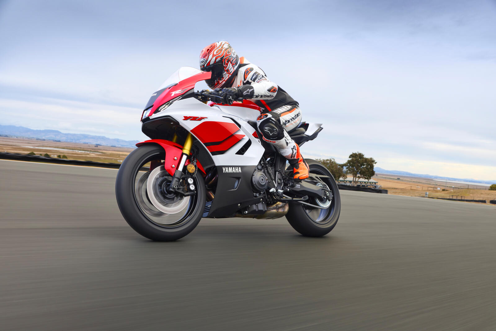 Nowa Yamaha R7 na 2026