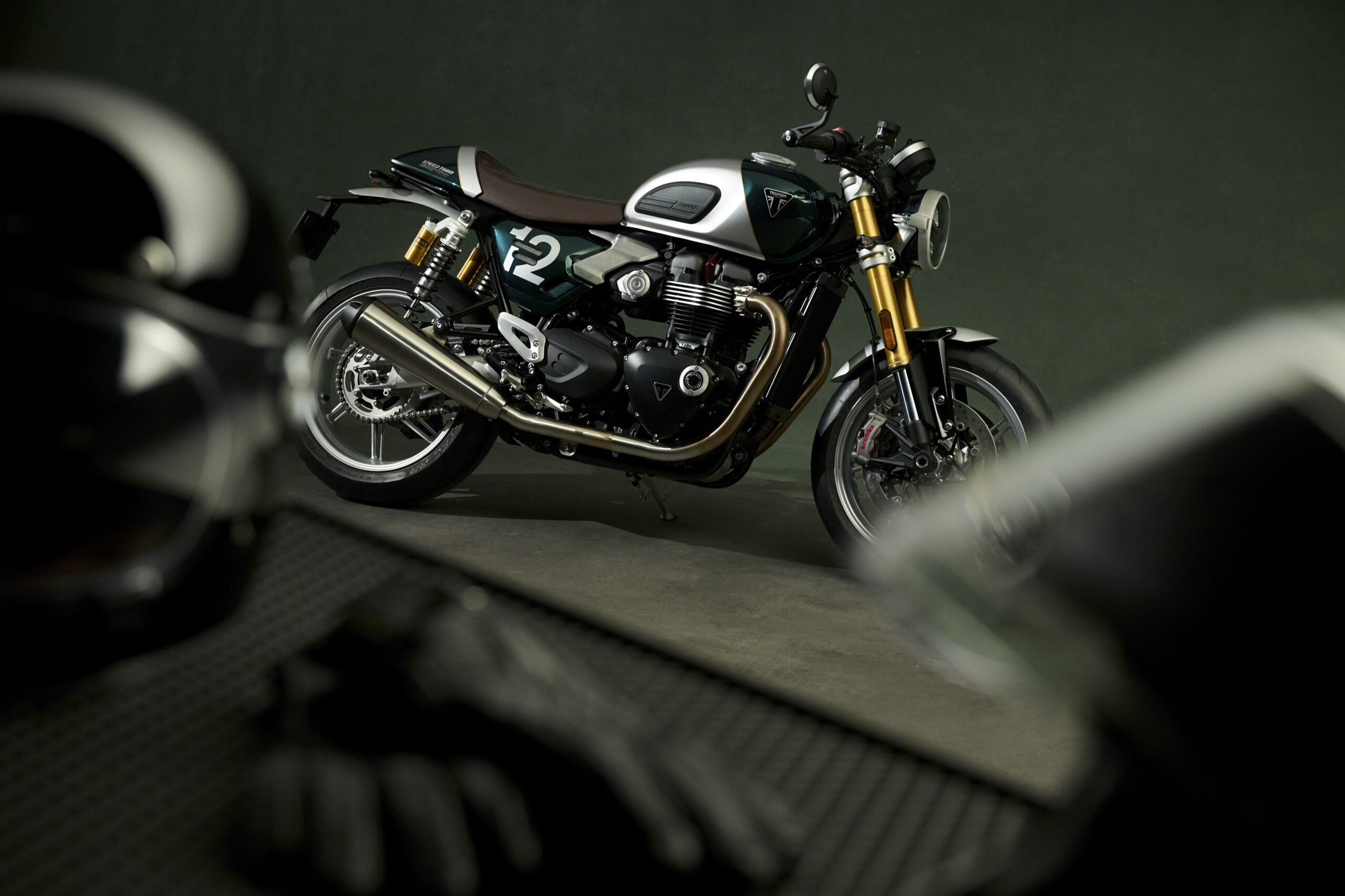 Triumph prezentuje Speed Twin 1200 Cafe Racer Edition. Elegancja w sportowym stylu