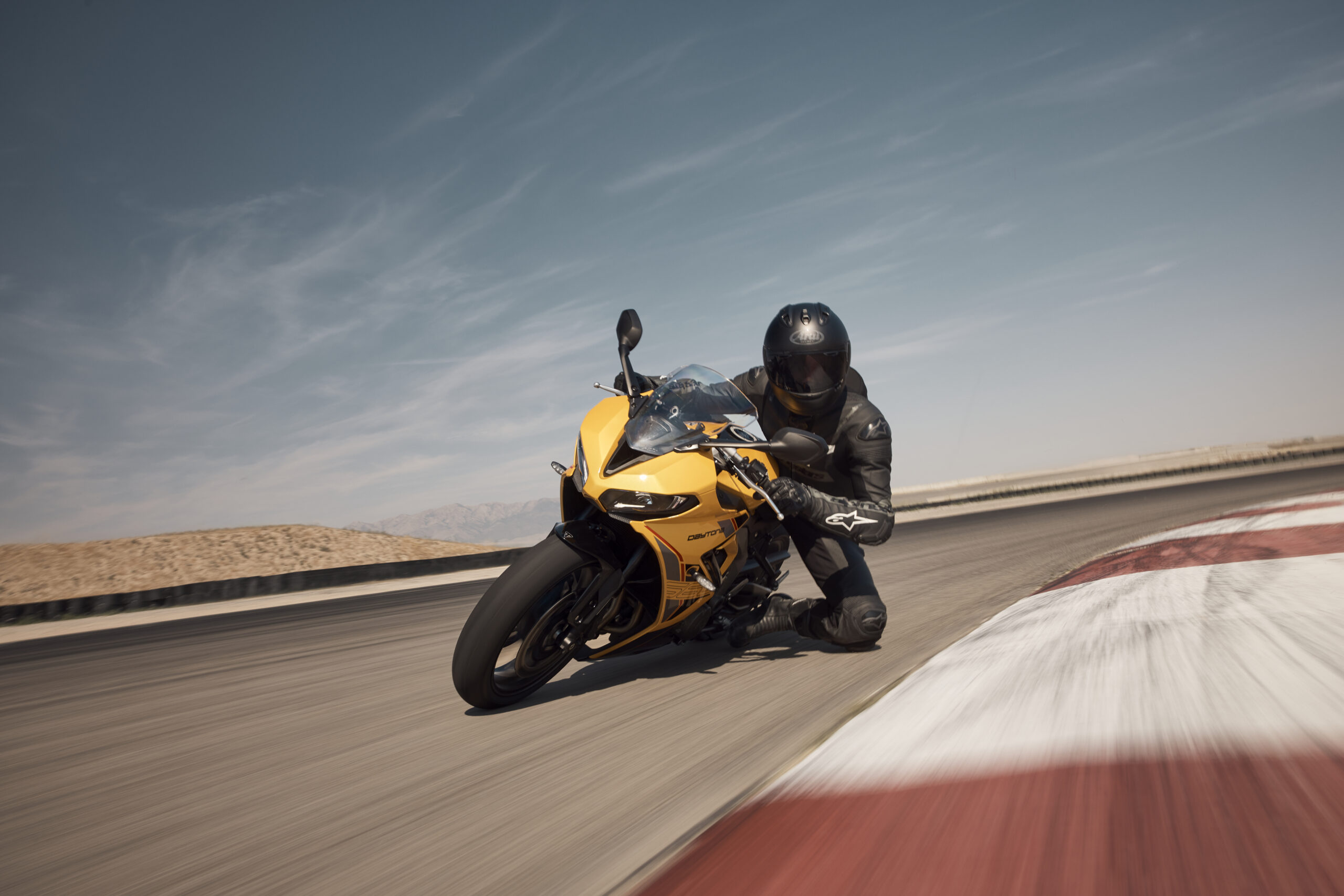 Nowy Triumph Daytona 660 na rok 2026 – bardziej sportowa, bardziej wyrafinowana