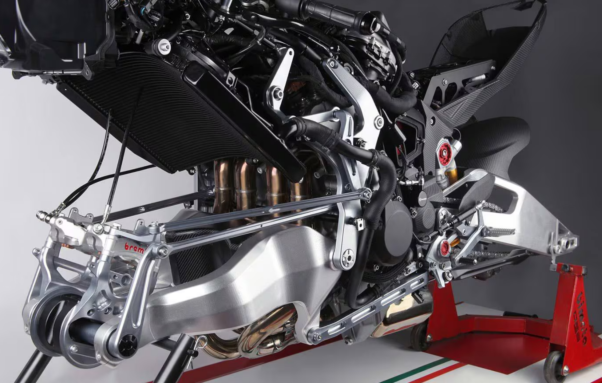 Mieszkanie czy motocykl? Oto najdroższe modele sportowe w polskich salonach