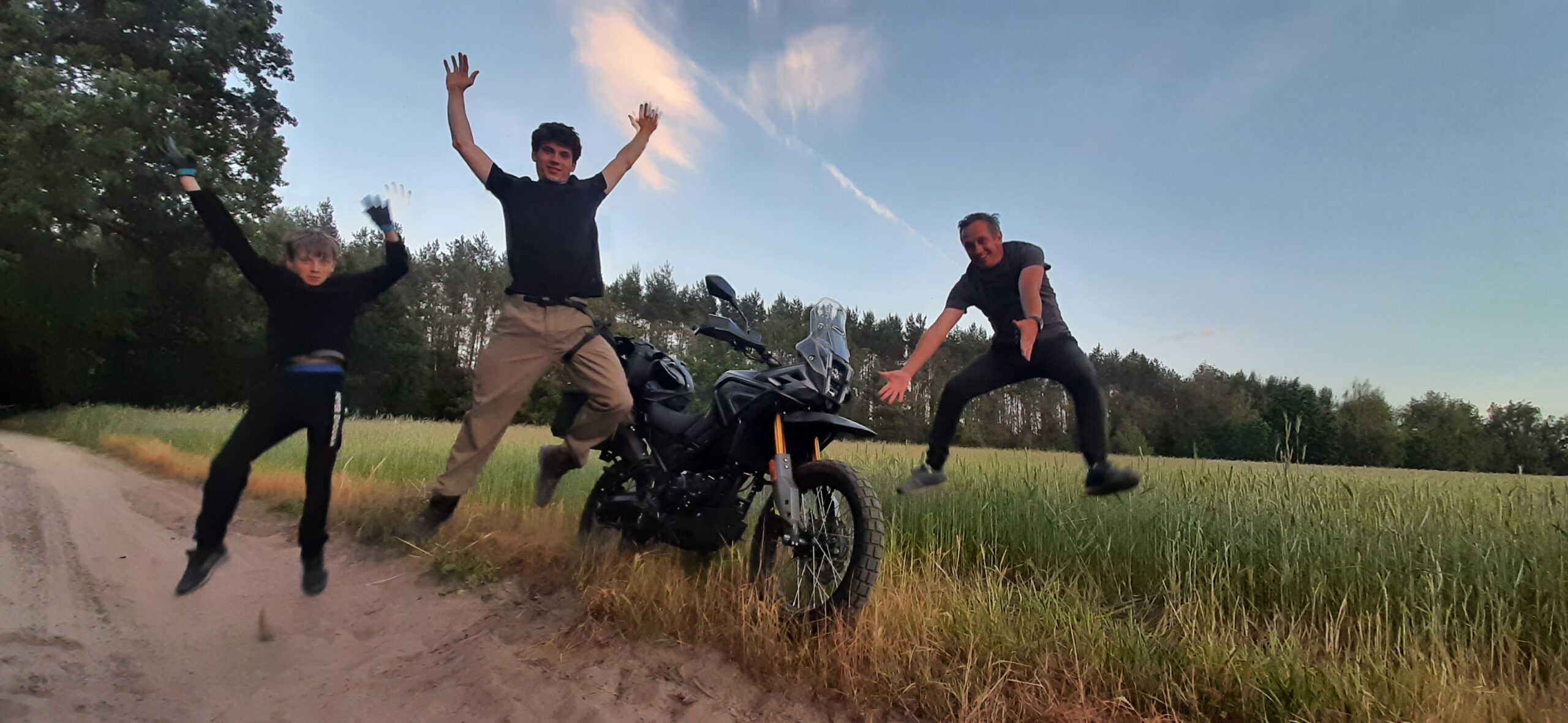 Poznaliśmy zwycięzcę konkursu „Junak. Wiosna na okrągło. Zwracamy kasę za jednoślad”. Mówi: „Kupiliśmy nie tylko motocykl. Kupiliśmy początek rodzinnej pasji.”