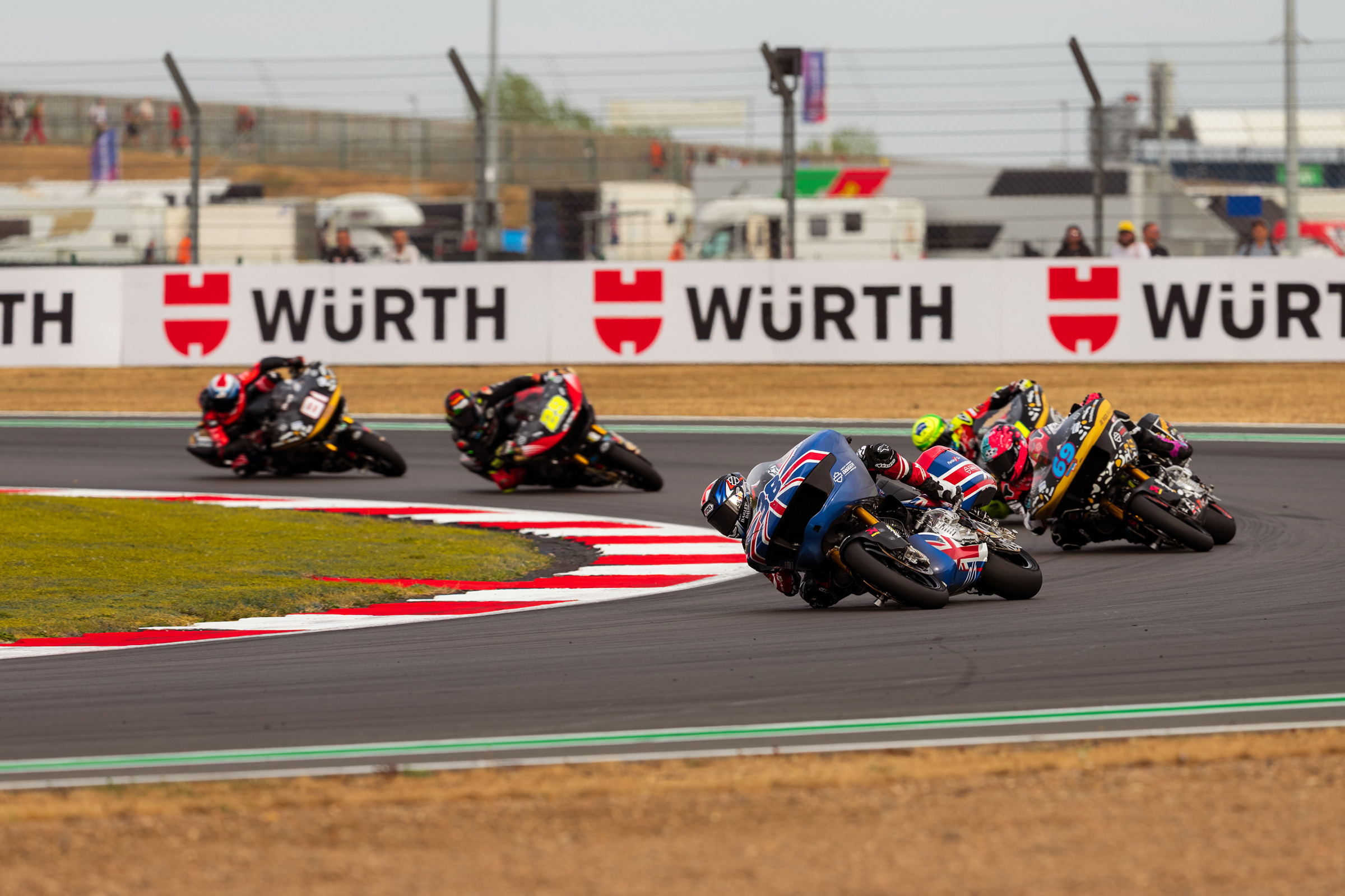 SMITH I MCDONALD PODZIELI SIĘ ZWYCIĘSTWAMI NA SILVERSTONE