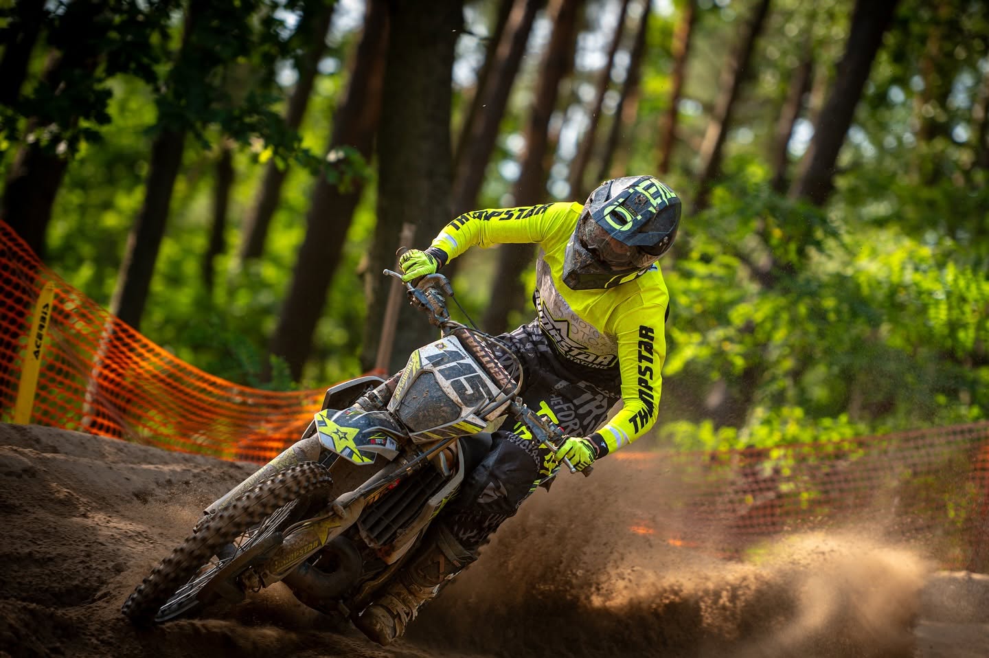 Dwusuwowy Thumpstar TSN 300 zgarnia tytuł mistrzowski w klasie MX1 B