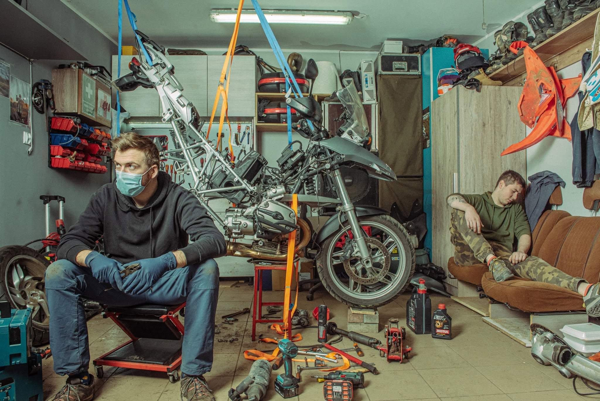 Nie zgaduj, jak naprawić motocykl. Jest dokument, który mówi dokładnie, co trzeba zrobić