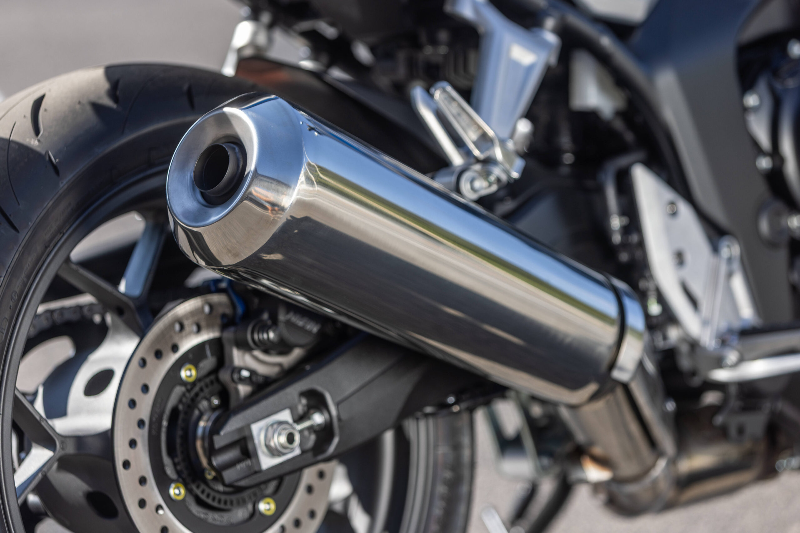 Honda testuje prawie 100 wydechów do motocykla. Na koniec i tak decyduje „ucho”
