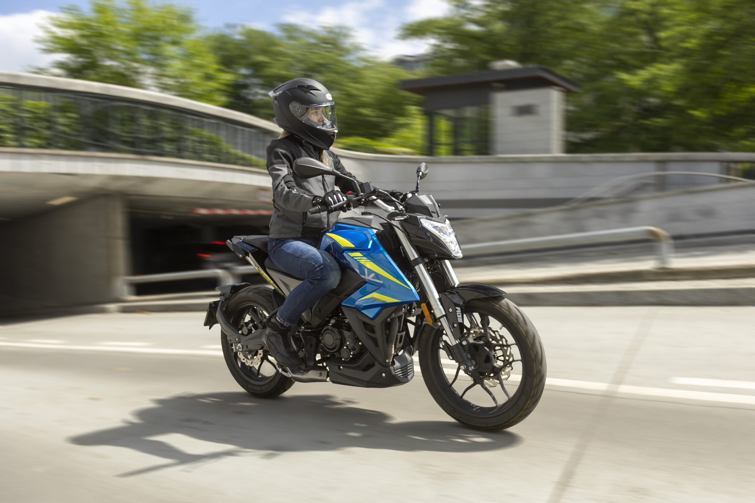 Paliwo coraz droższe. Motocykl lub skuter sposobem na tańsze dojazdy?