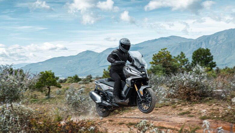 Nowy Voge SR450X. Bogato wyposażony skuter ADV gotowy, by namieszać w swojej klasie